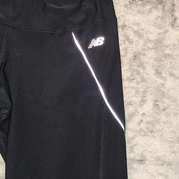 New Balance crops with reflective piping - Picture 5 of 8